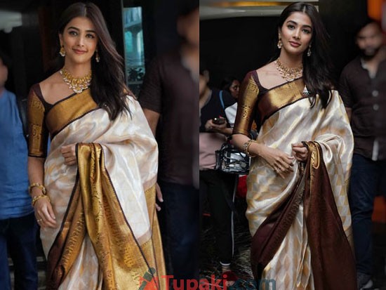 Pooja Hegde Papped In Hyderabad